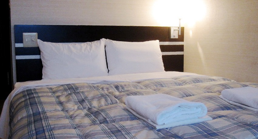 2.「富士宮皇冠山飯店 西富士宮站前」：免費自助式早餐及舒適好眠的床   